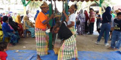 Mappadendang, tradisi menyambut panen padi orang Bugis